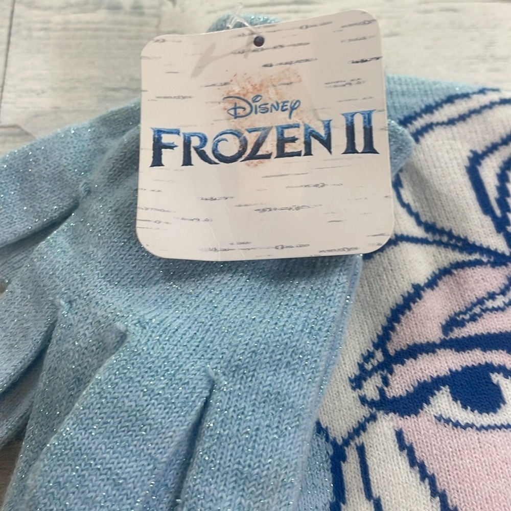 Disney Frozen II Elsa Winter Hat & Glove Set OSFM NWT - Picture 3 of 7